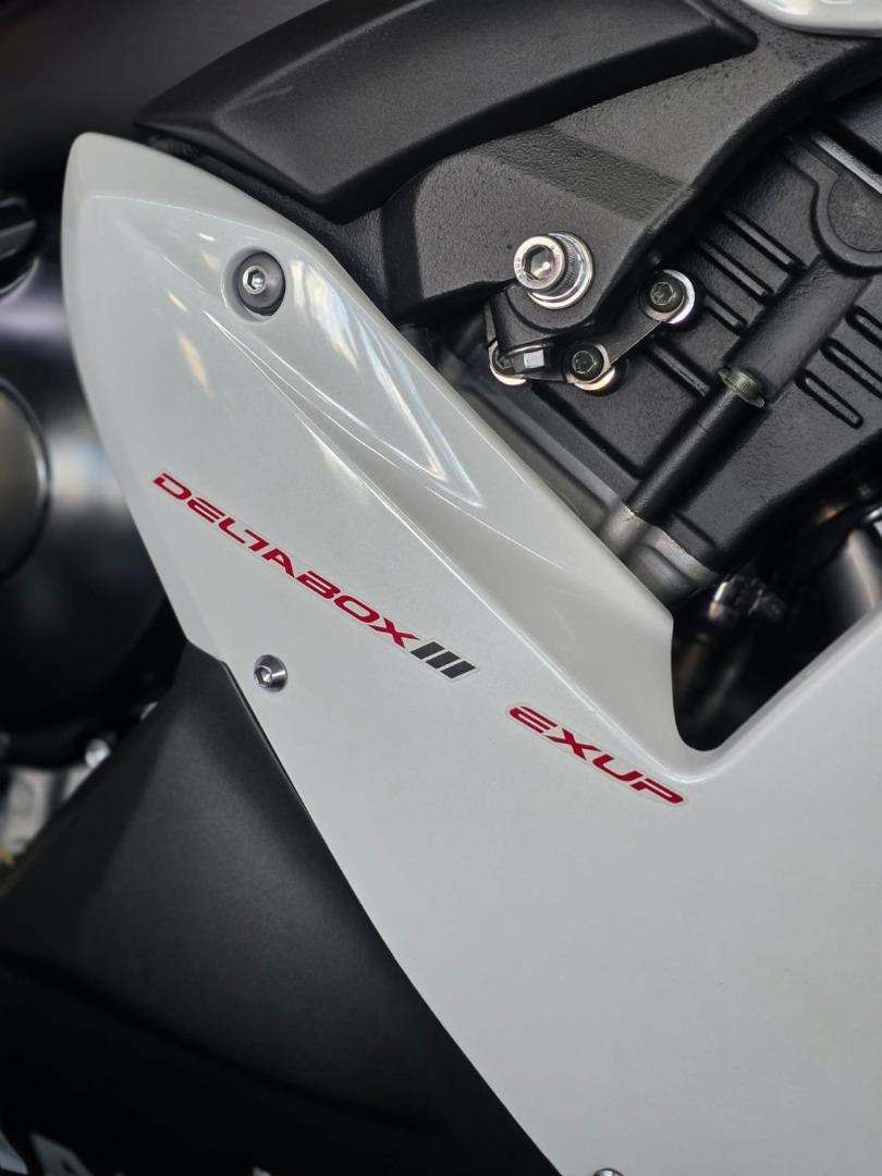 Yamaha YZF R1 Ducati