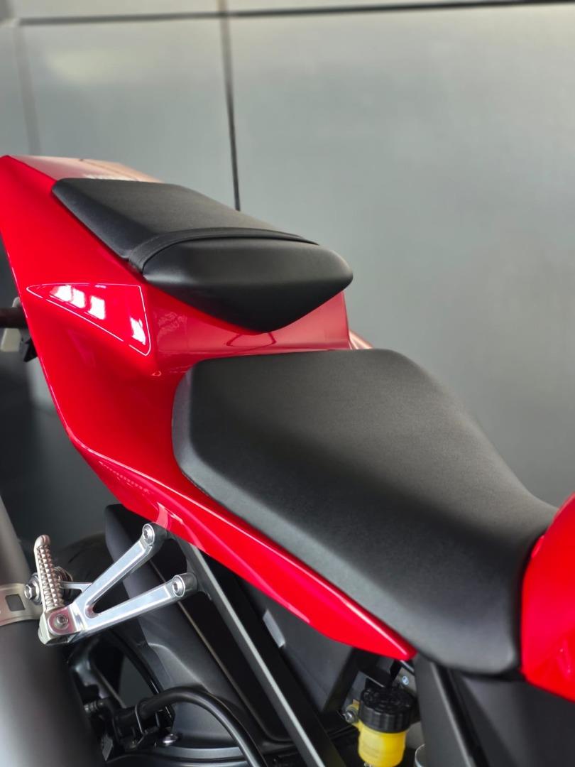 Yamaha YZF R1 Ducati