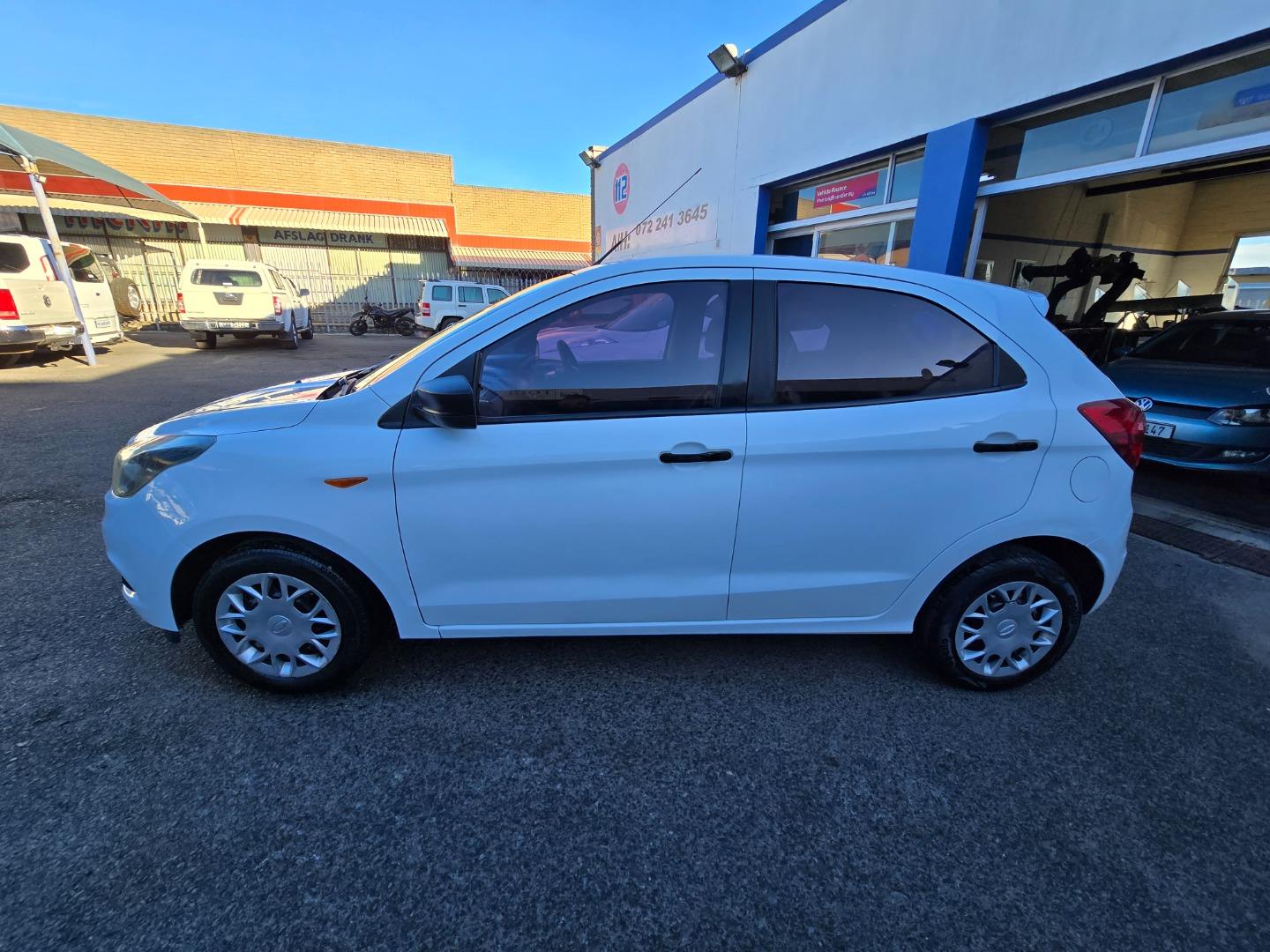 Ford Figo Hatch 1.5 Ambiente Village Auto