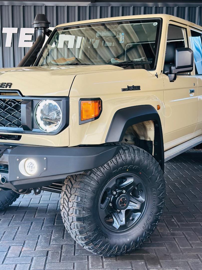 Toyota Land Cruiser 79 2.8GD-6 Double Cab Auto White Rhino Motors