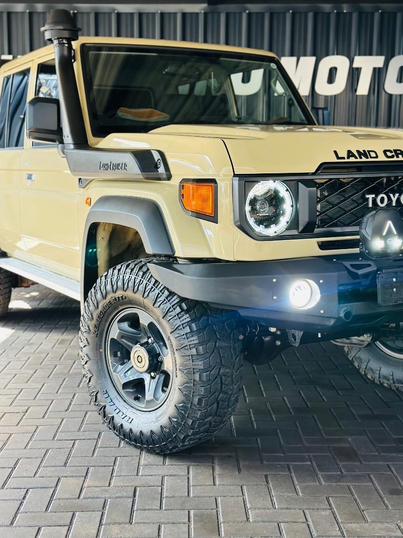 Toyota Land Cruiser 79 2.8GD-6 Double Cab Auto White Rhino Motors