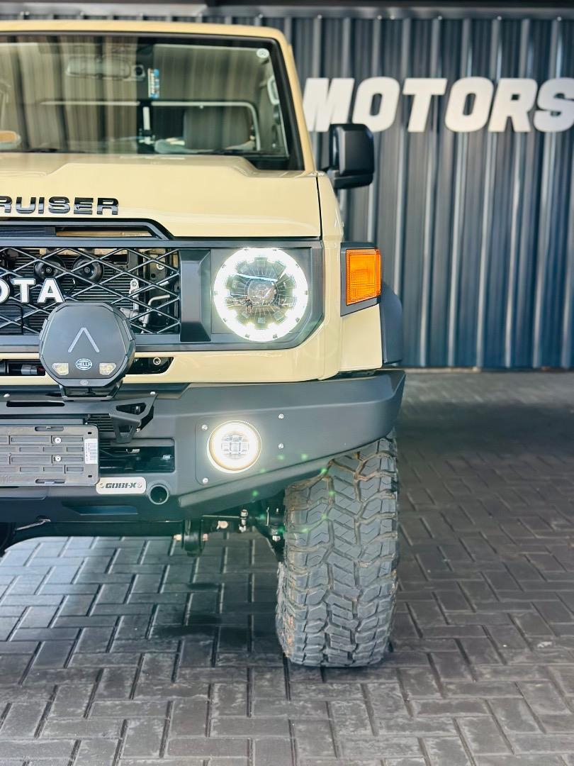 Toyota Land Cruiser 79 2.8GD-6 Double Cab Auto White Rhino Motors