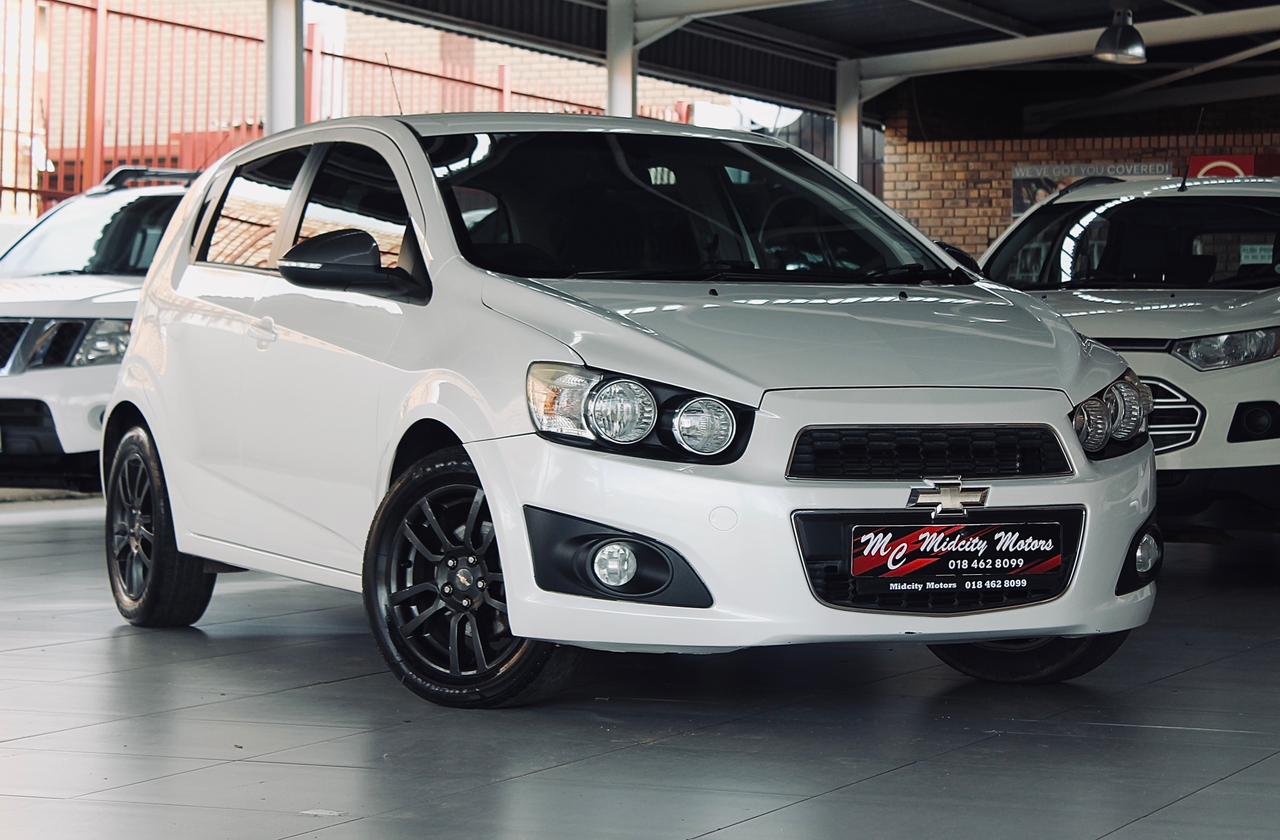 Chevrolet Sonic Hatch 1.6 LS Midcity Motors