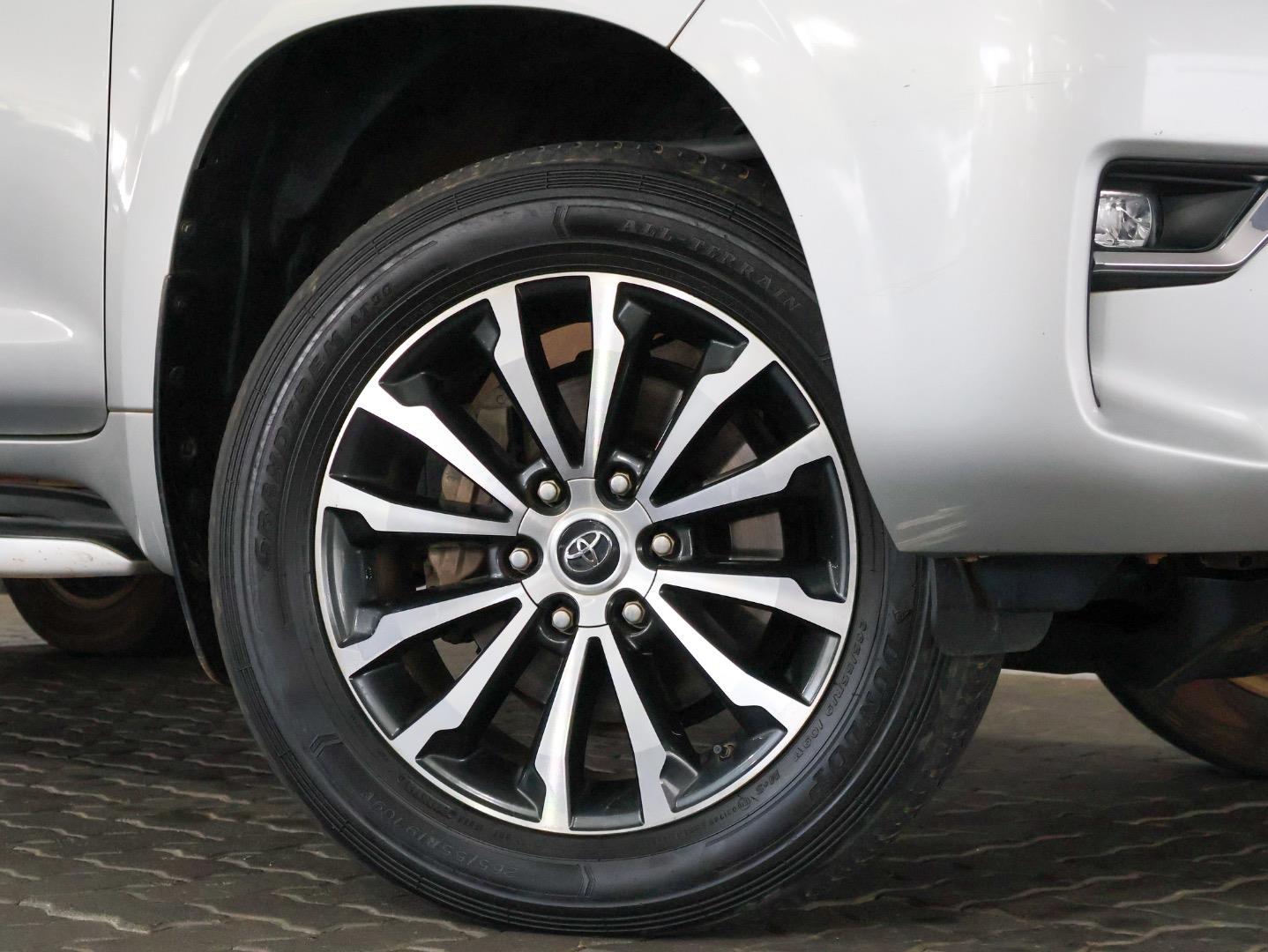 Toyota Land Cruiser Prado 2.8GD VX SMG Toyota Cresta