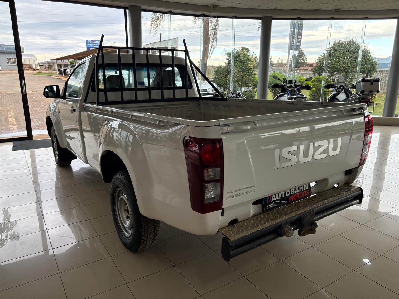 Isuzu KB 250 Fleetside Autobahn Auto