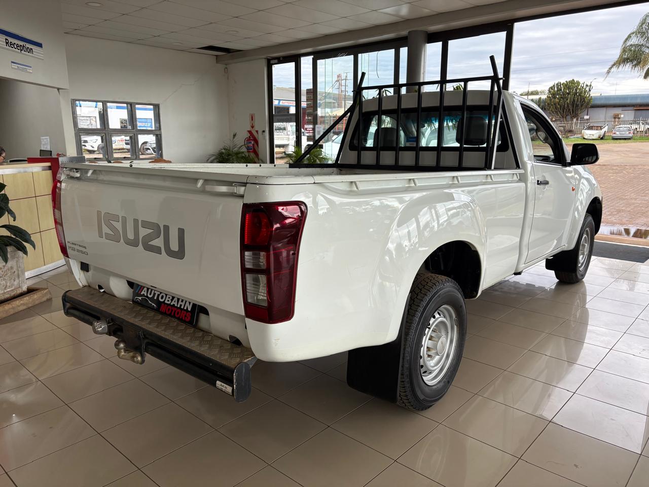 Isuzu KB 250 Fleetside Autobahn Auto