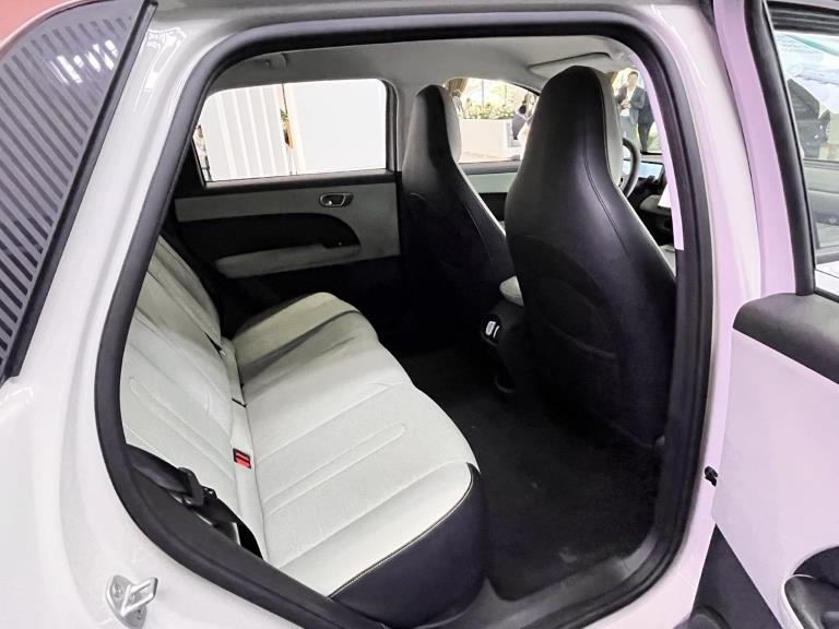 Good legroom is available for all.