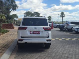2025 Toyota Land Cruiser 300 3.5T ZX for sale