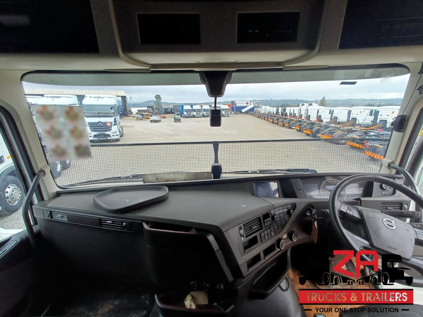 Volvo FH520 Globetrotter Za Trucks and Trailers