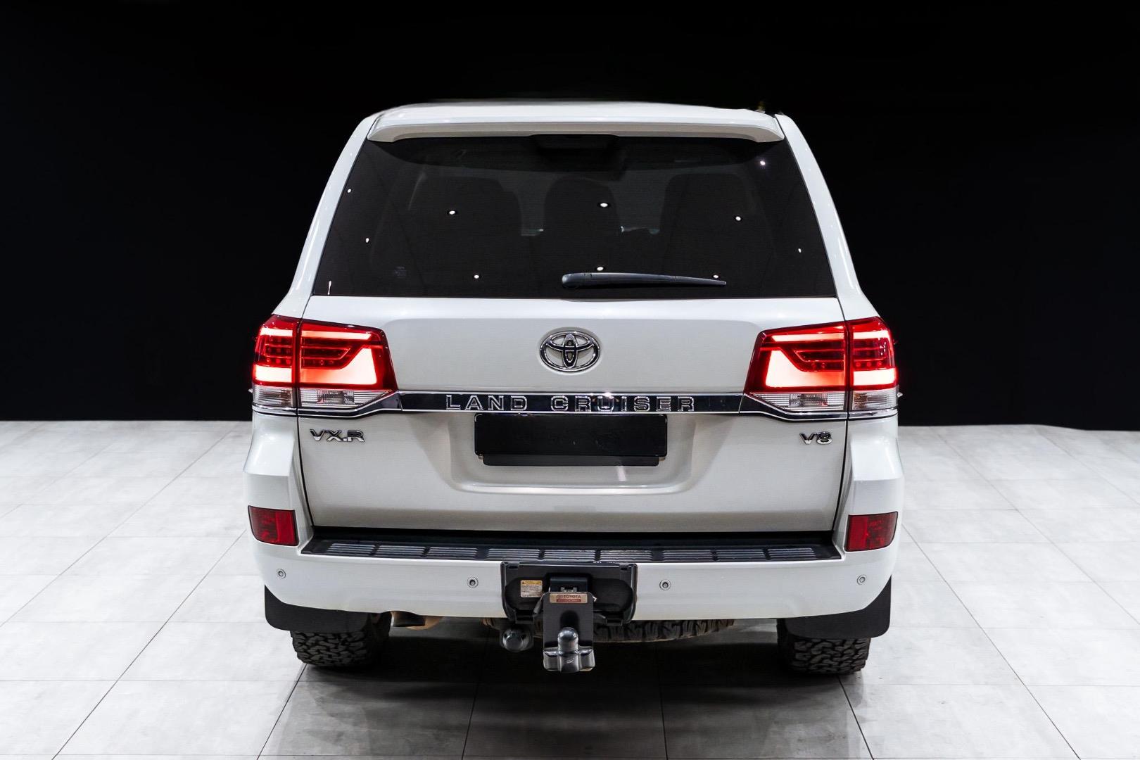 Toyota Land Cruiser 200 4.5D-4D V8 VX-R Chariots Cars