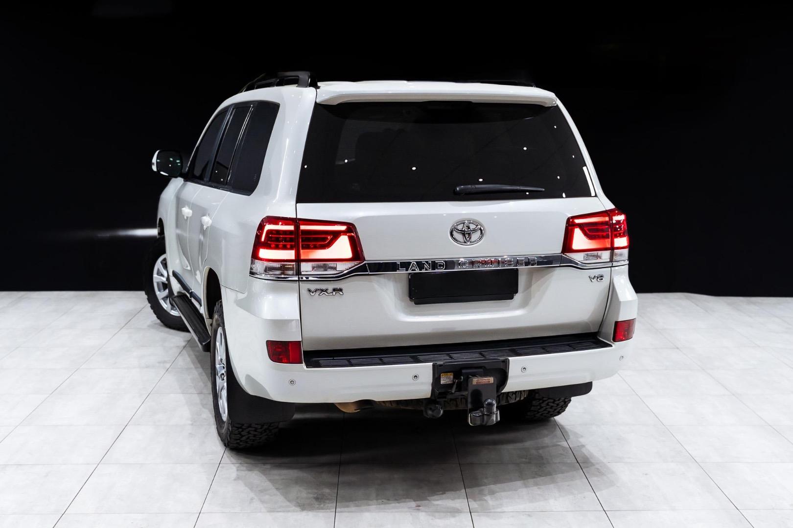 Toyota Land Cruiser 200 4.5D-4D V8 VX-R Chariots Cars