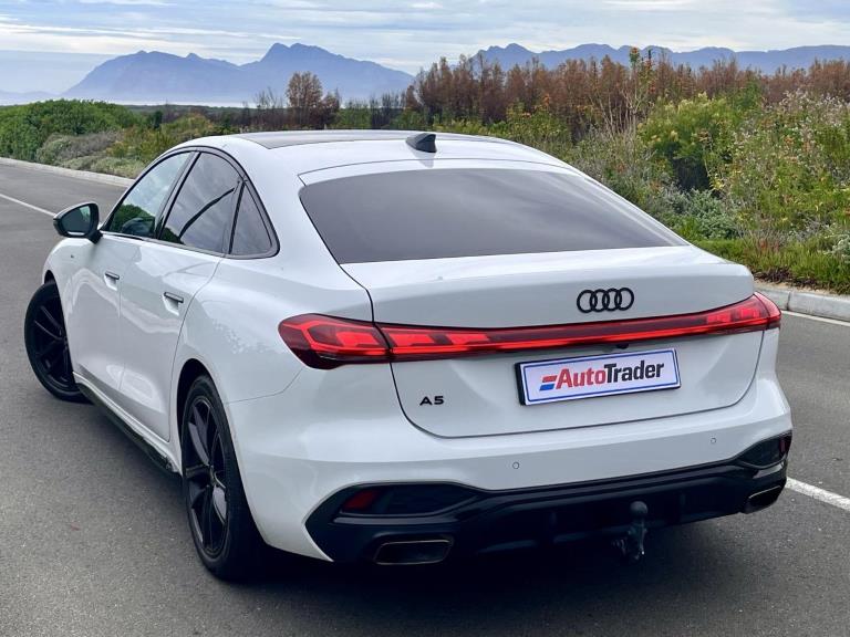 The light-bar is the trend these days, but the signature can be programmed for different looks.