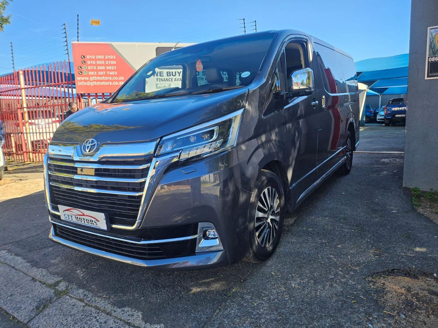2020 Toyota Quantum 2.8 LWB bus 9-seater VX Premium for sale