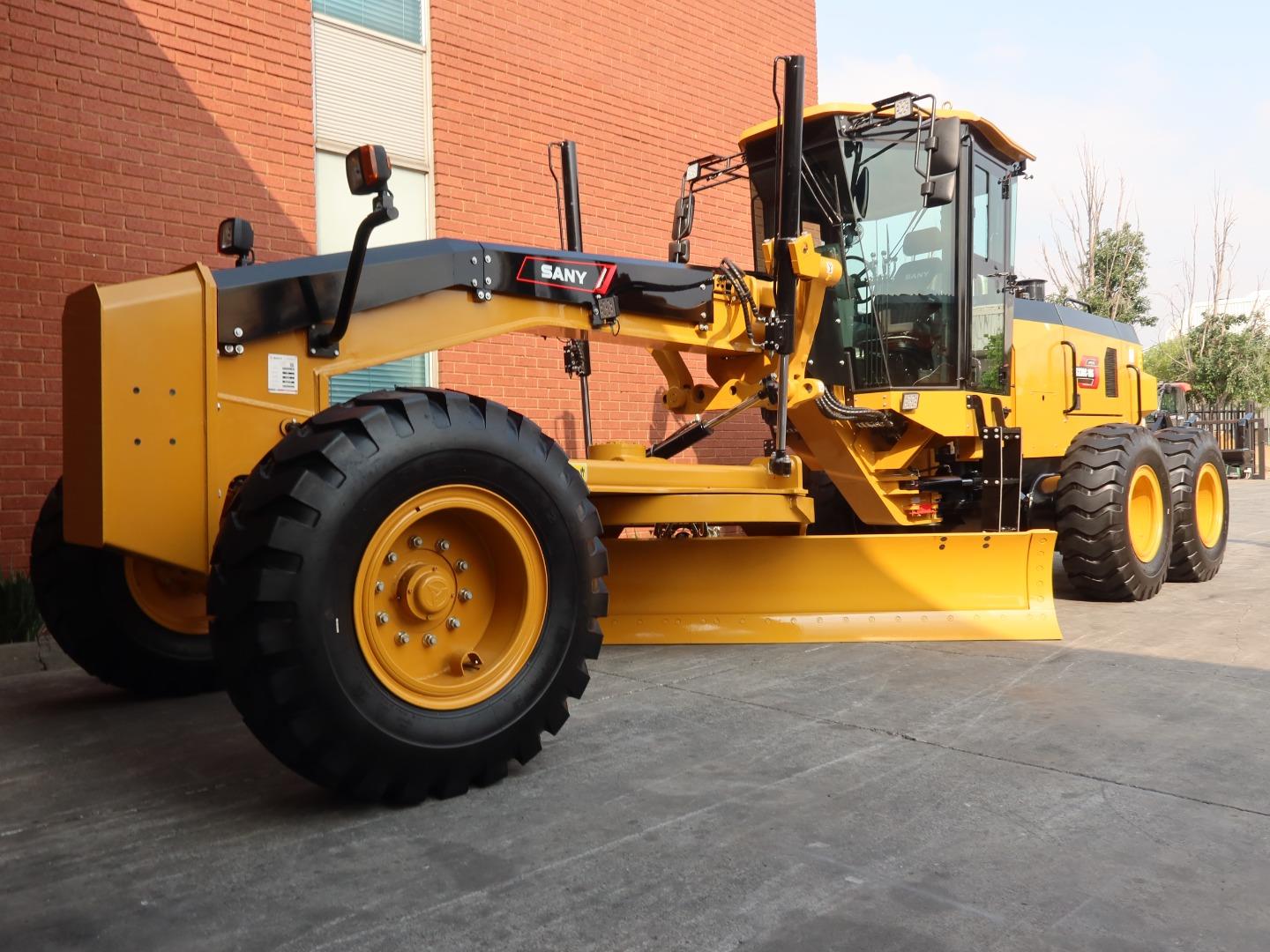 Sany STG230 Cummins 179Kw / 240Hp. Blade 4,270mm. Weight 18,460kg Think Quip