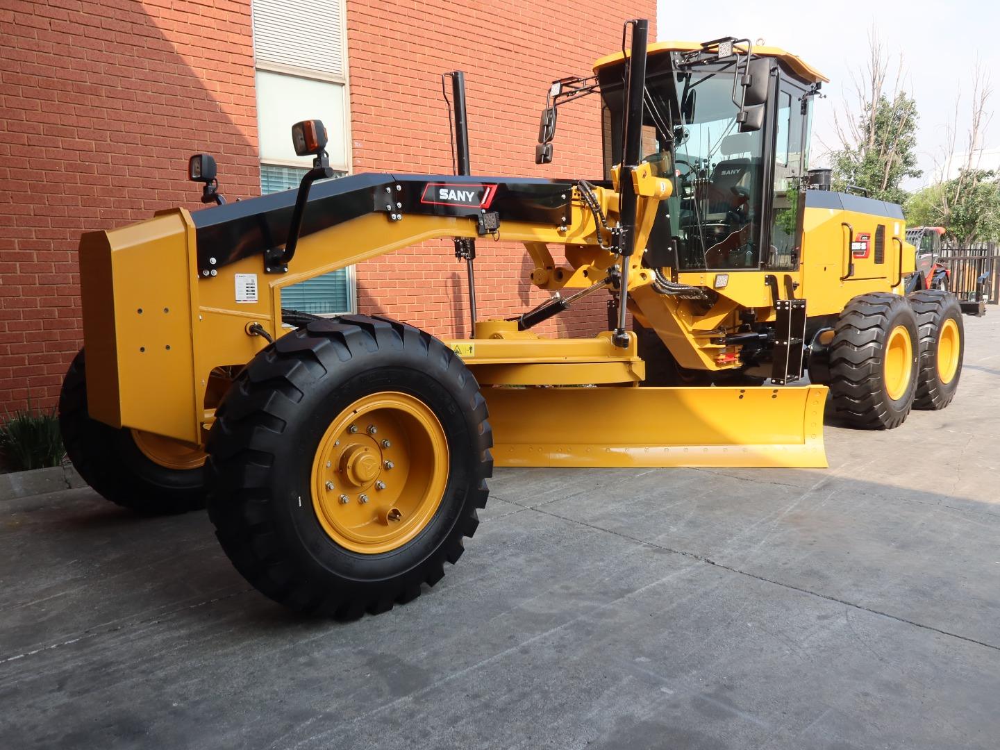 Sany STG230 Cummins 179Kw / 240Hp. Blade 4,270mm. Weight 18,460kg Think Quip