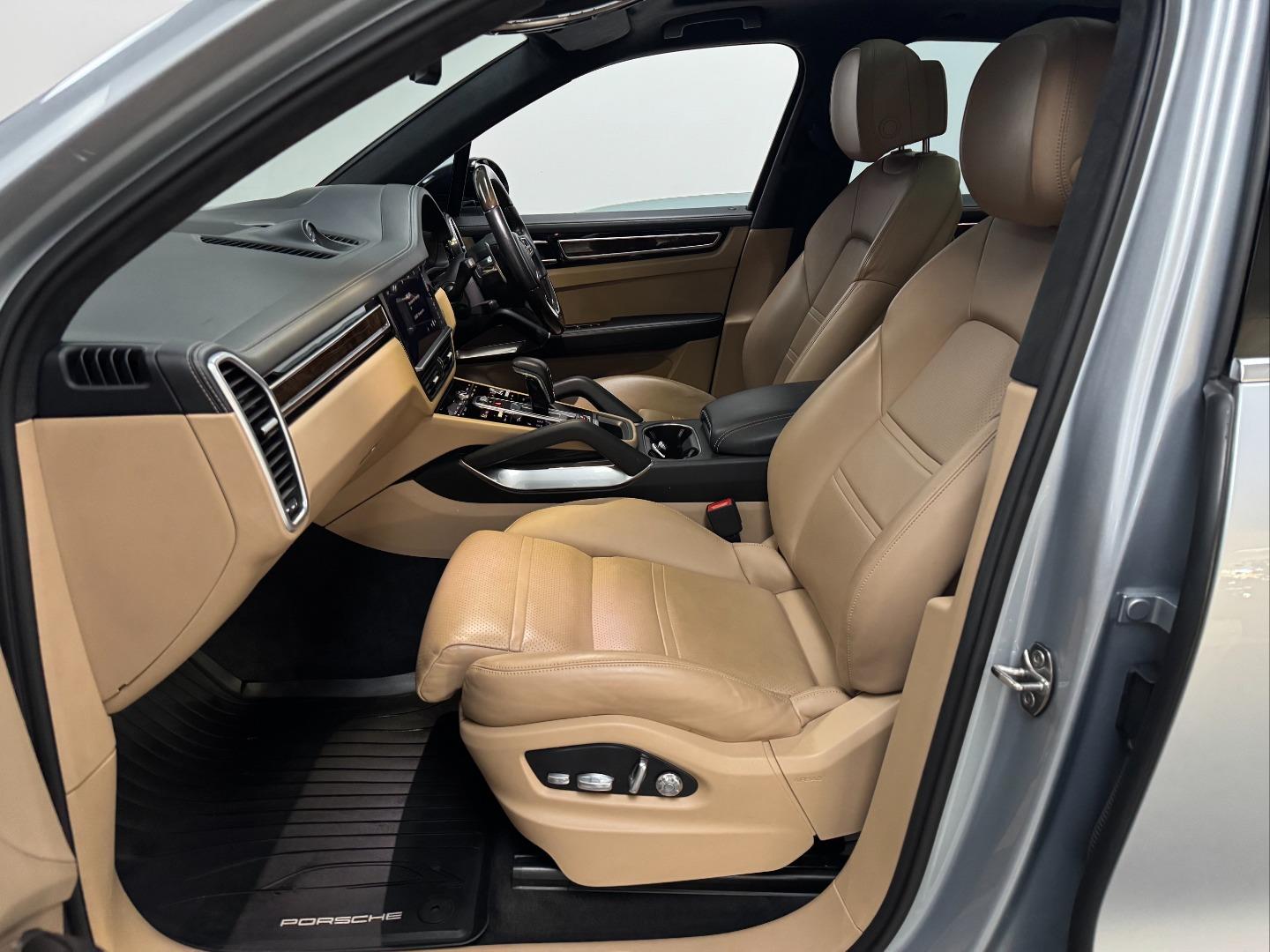 Porsche Cayenne Turbo Motor Pride