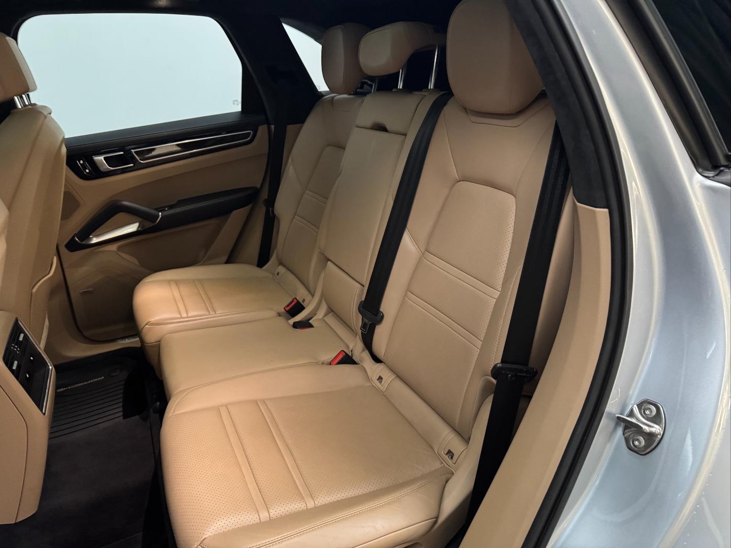 Porsche Cayenne Turbo Motor Pride