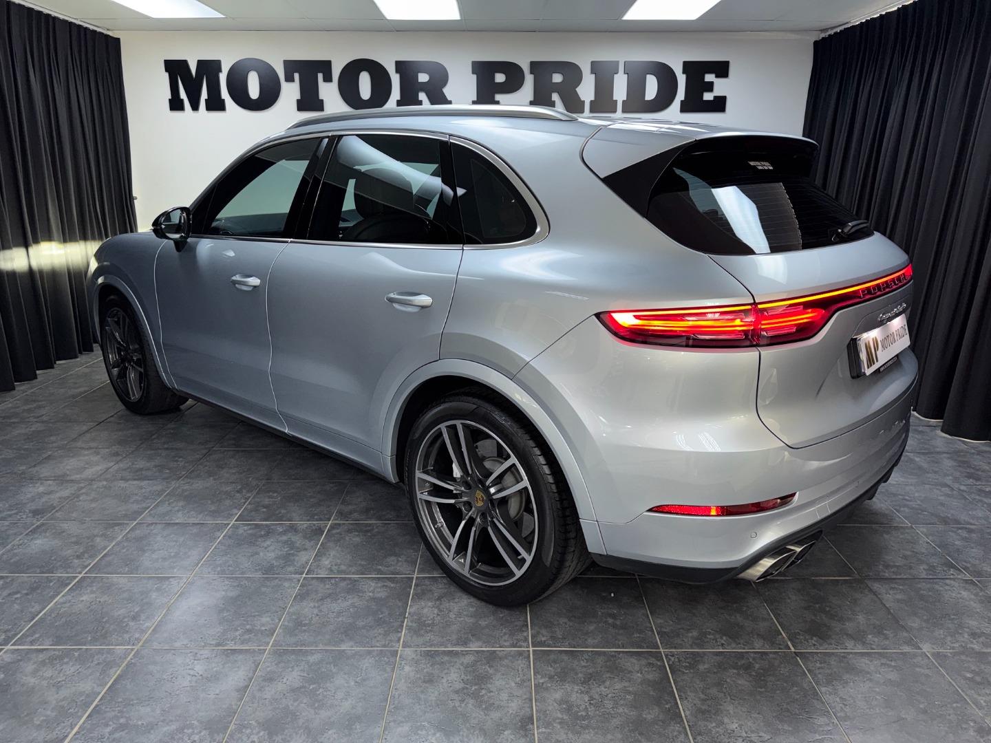 Porsche Cayenne Turbo Motor Pride