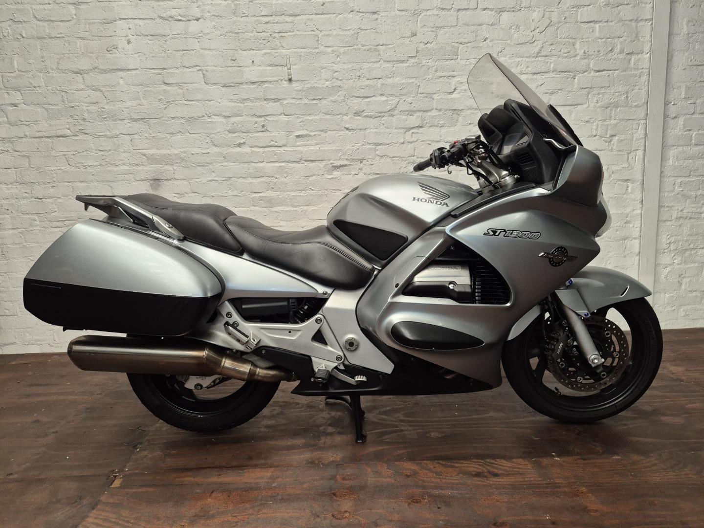 Honda st1300 bikes for sale in Okavango Park - AutoTrader