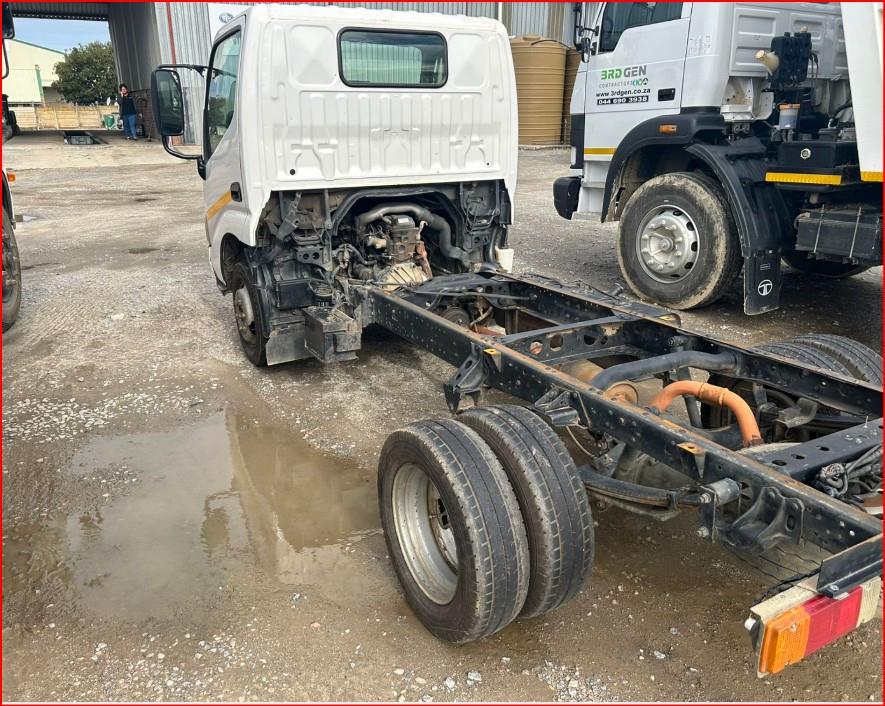 Toyota Dyna 150  04-093 Hino George