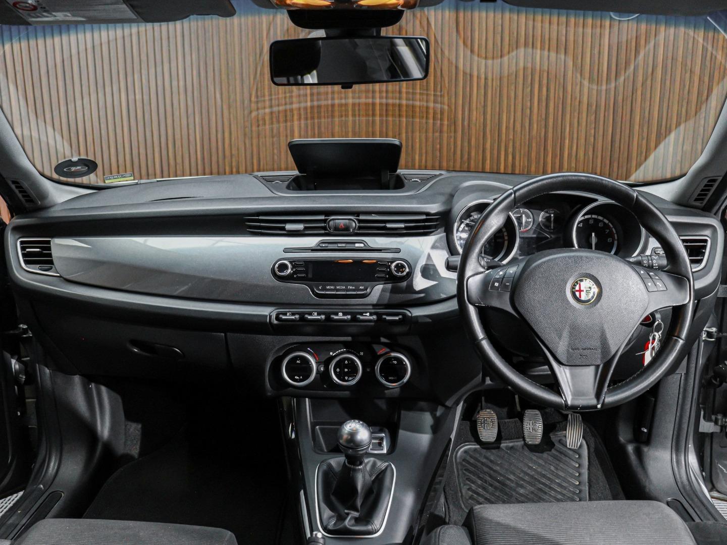 Alfa Romeo Giulietta 1.4TBi Distinctive Primo Executive Cars (Pty) Ltd