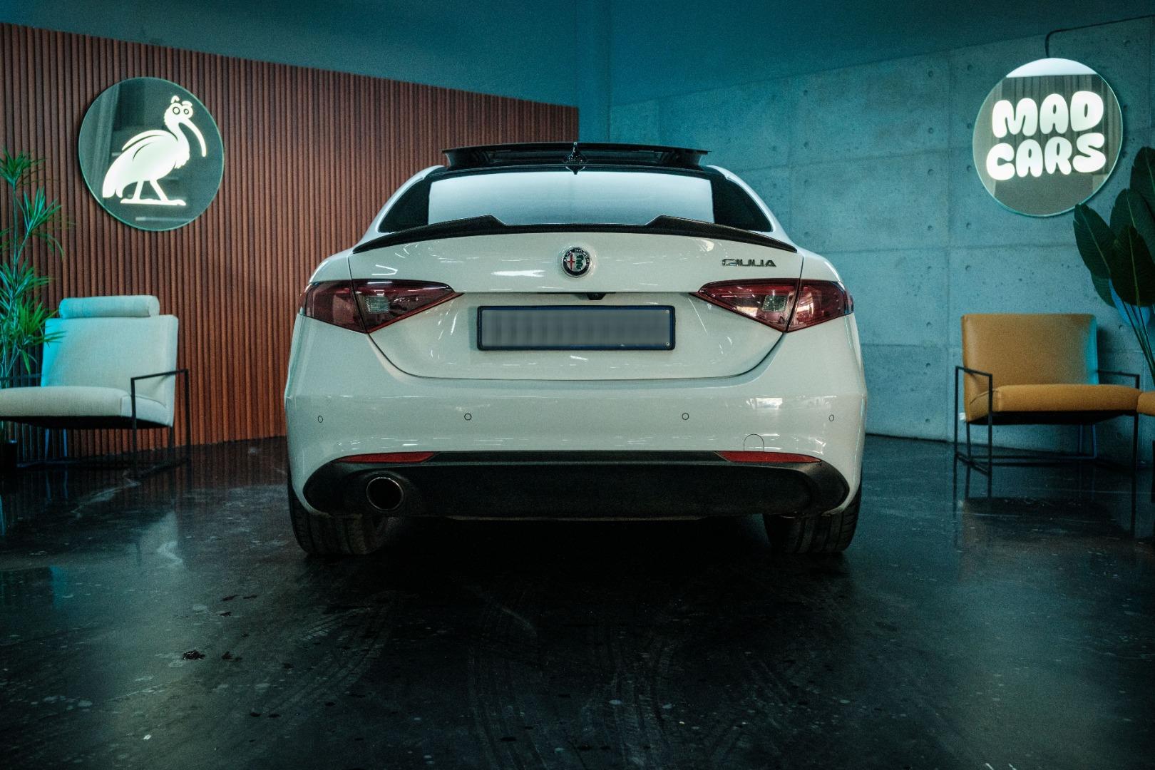 Alfa Romeo Giulia 2.0T Super Mad Cars