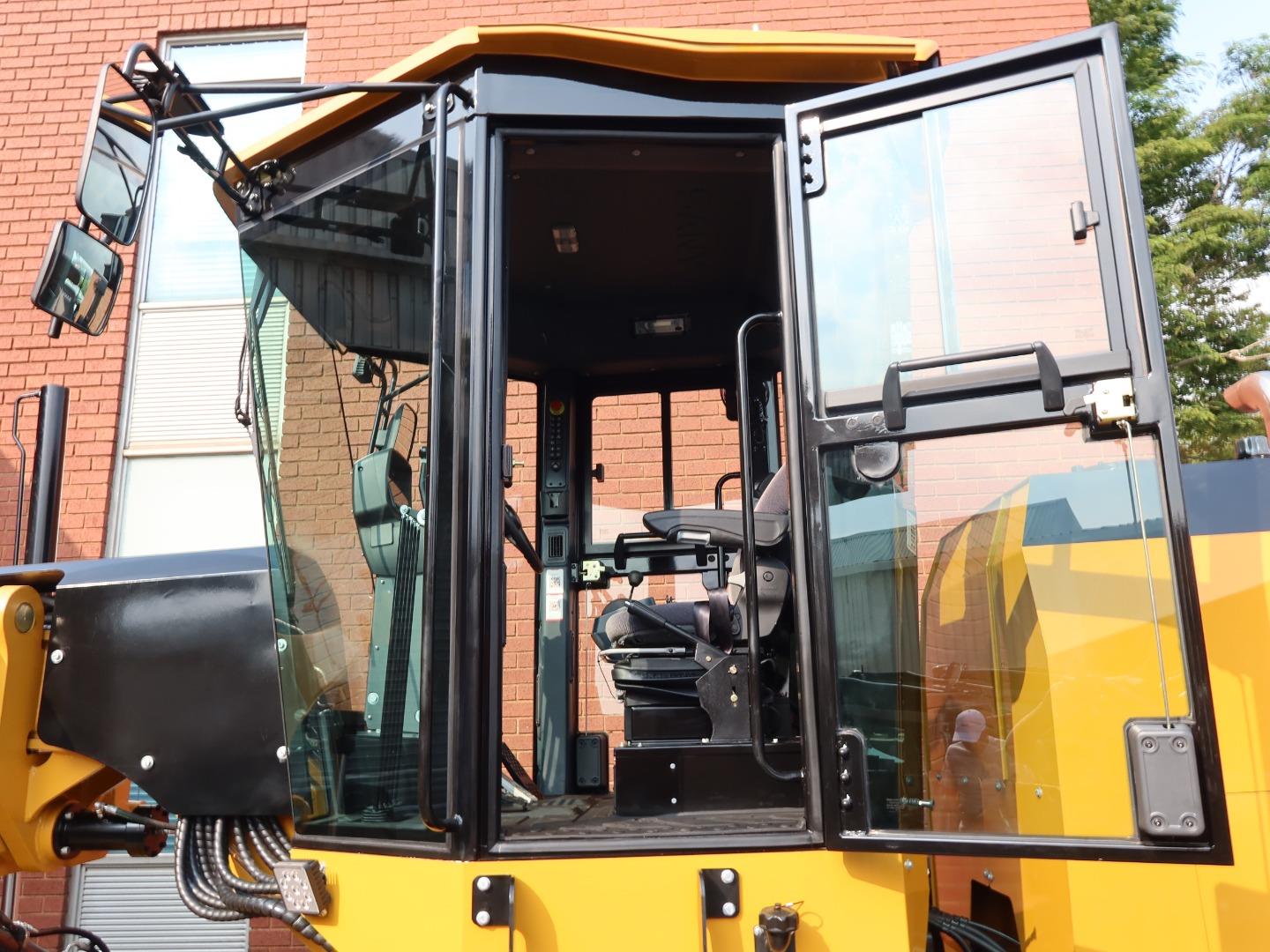 Sany STG230 Cummins 179Kw / 240Hp. Blade 4,270mm. Weight 18,460kg Think Quip