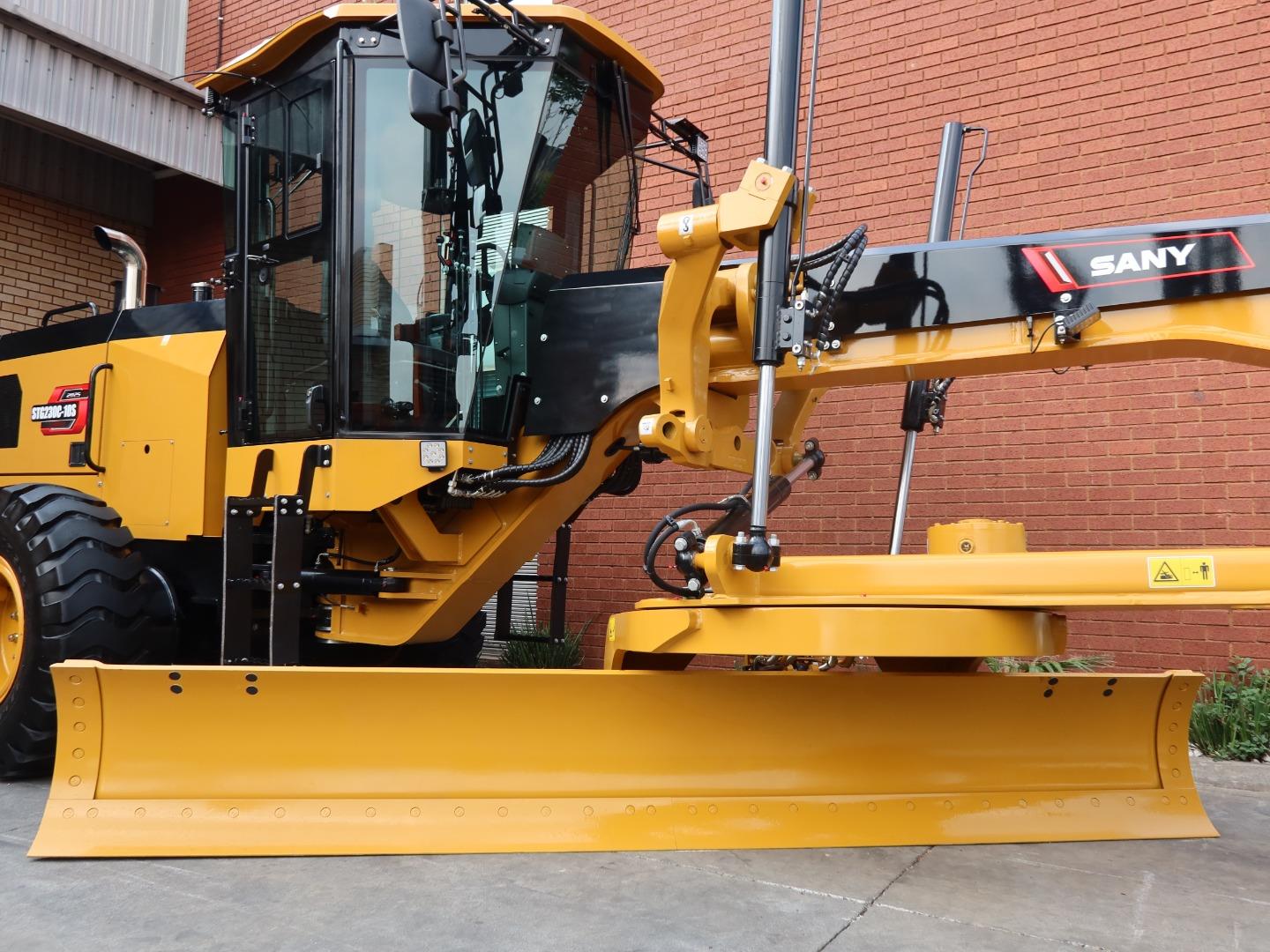 Sany STG230 Cummins 179Kw / 240Hp. Blade 4,270mm. Weight 18,460kg Think Quip