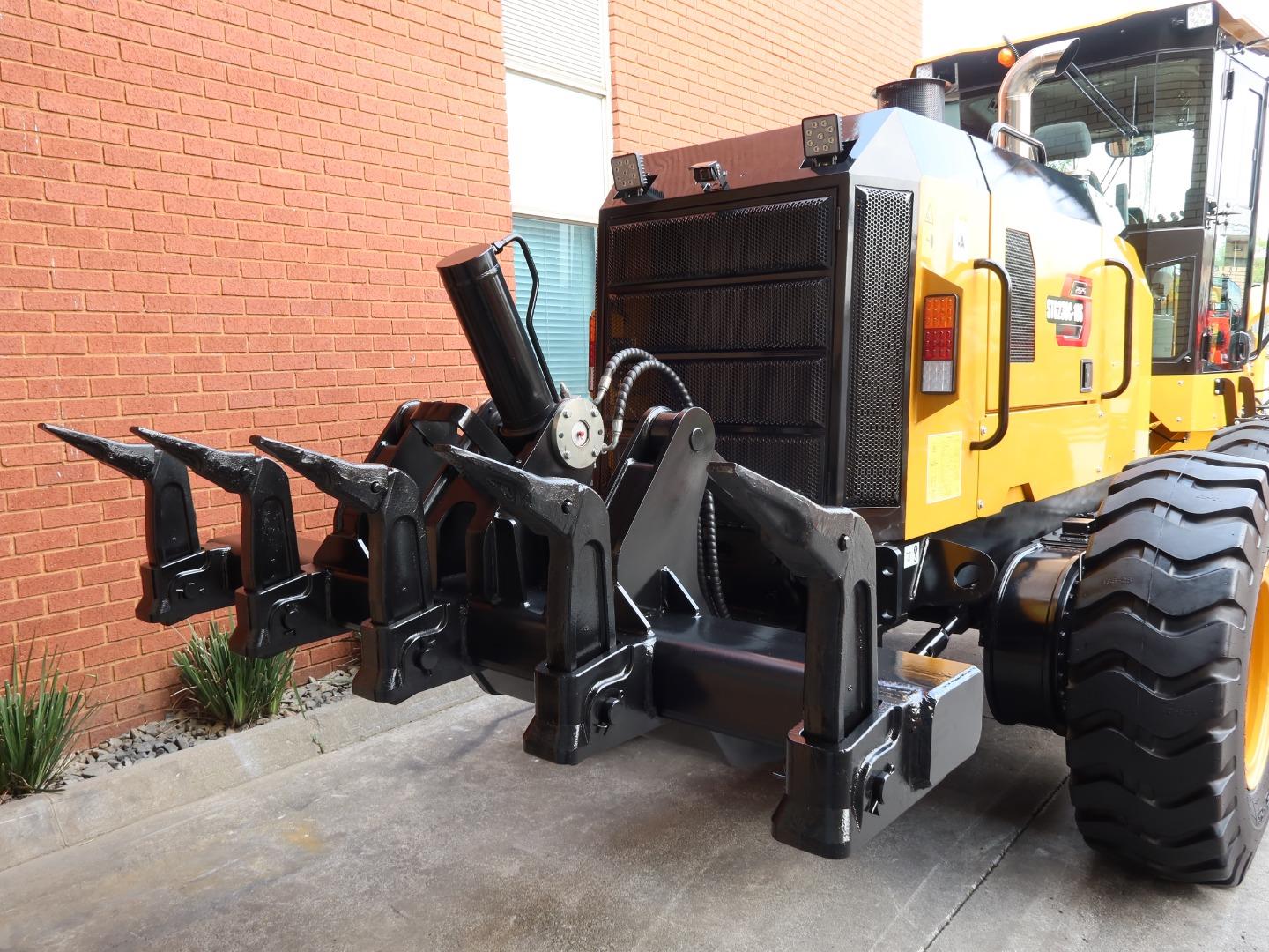 Sany STG230 Cummins 179Kw / 240Hp. Blade 4,270mm. Weight 18,460kg Think Quip