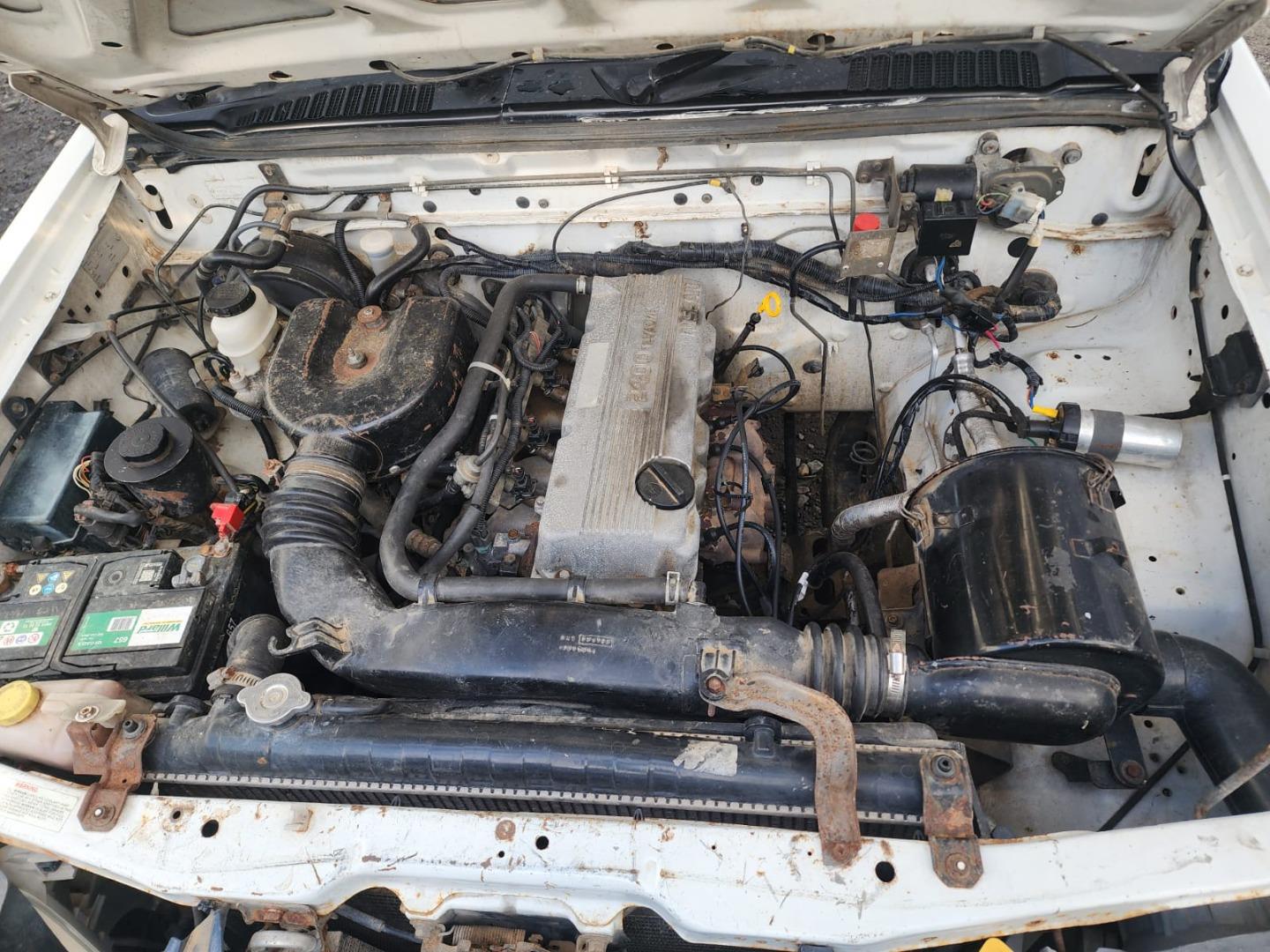 Nissan Hardbody 2.4i SL Amazen Auto