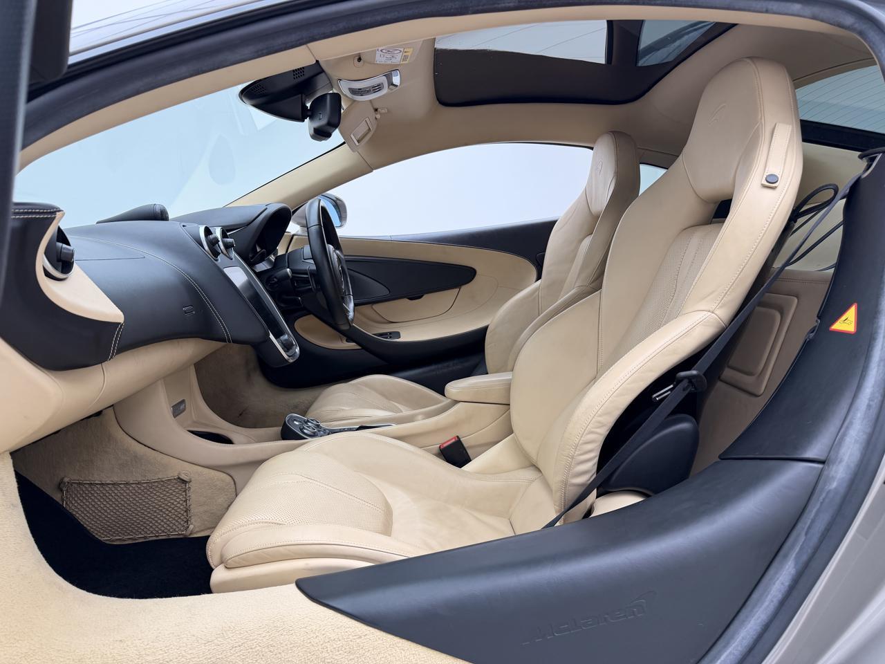 McLaren 570 GT Coupe EBK 21 La Rochelle Street