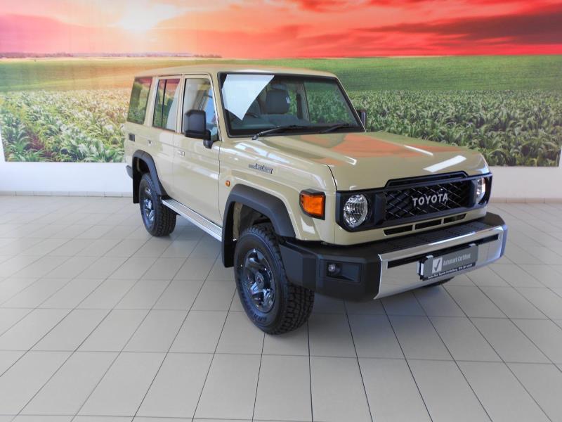 問屋さん Toyota Land Cruiser 76 2.8GD-6 Station Wagon for sale in