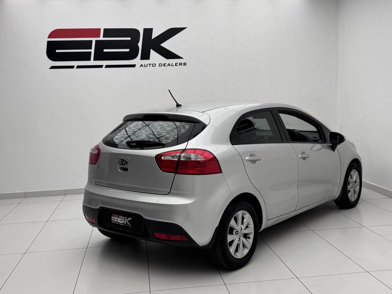 Kia Rio Hatch 1.4 EBK Diagonal Street