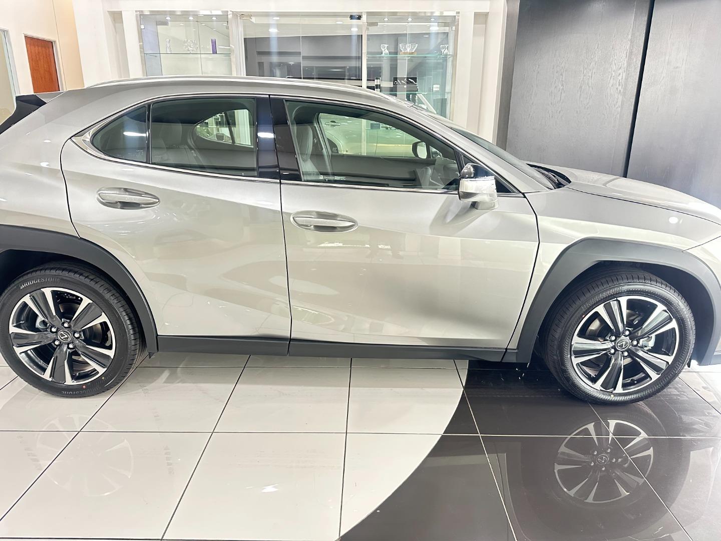 Lexus UX 300h EX Lexus the Glen