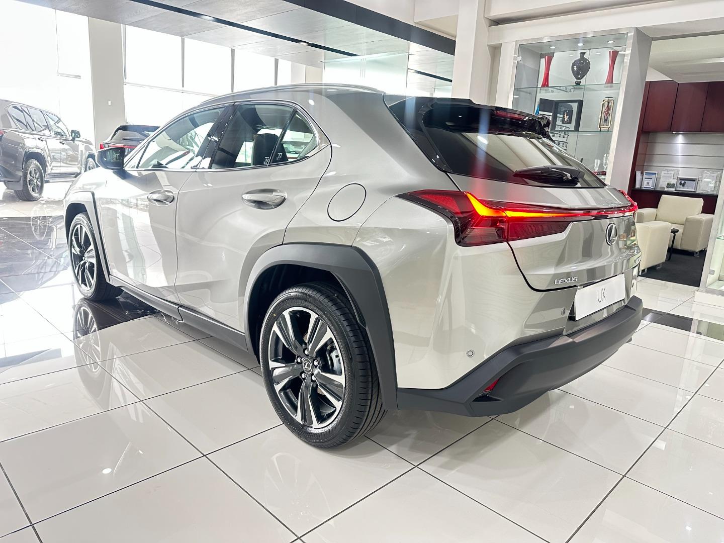 Lexus UX 300h EX Lexus the Glen