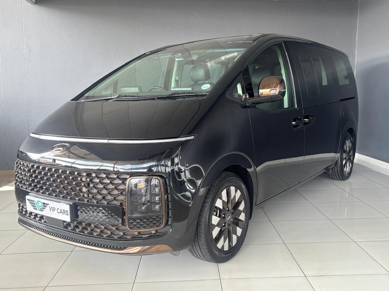 Hyundai Staria 2.2D Luxury 9-seater Vip Cars