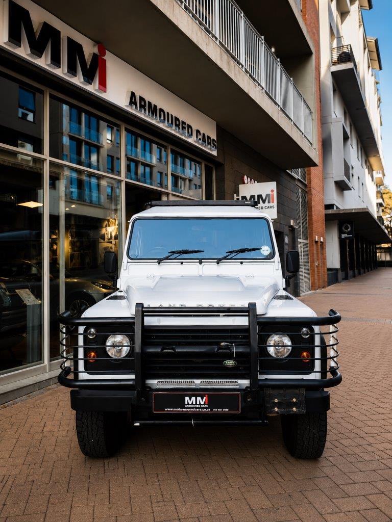 2014 Land Rover Defender 110 TD Station Wagon S image 2