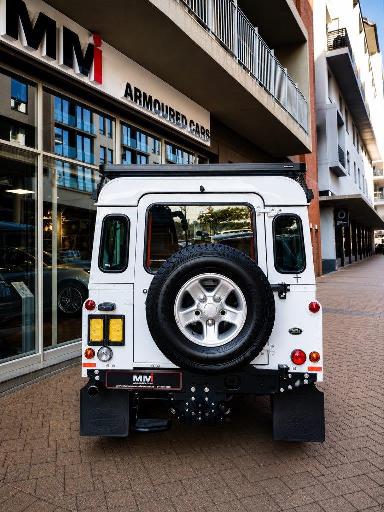 2014 Land Rover Defender 110 TD Station Wagon S image 3