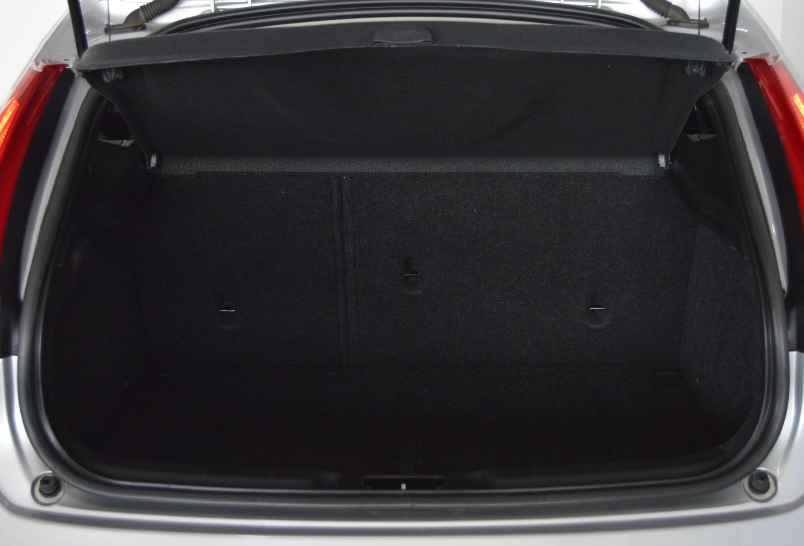 Volvo V40 T3 Essential Mazda Port Elizabeth