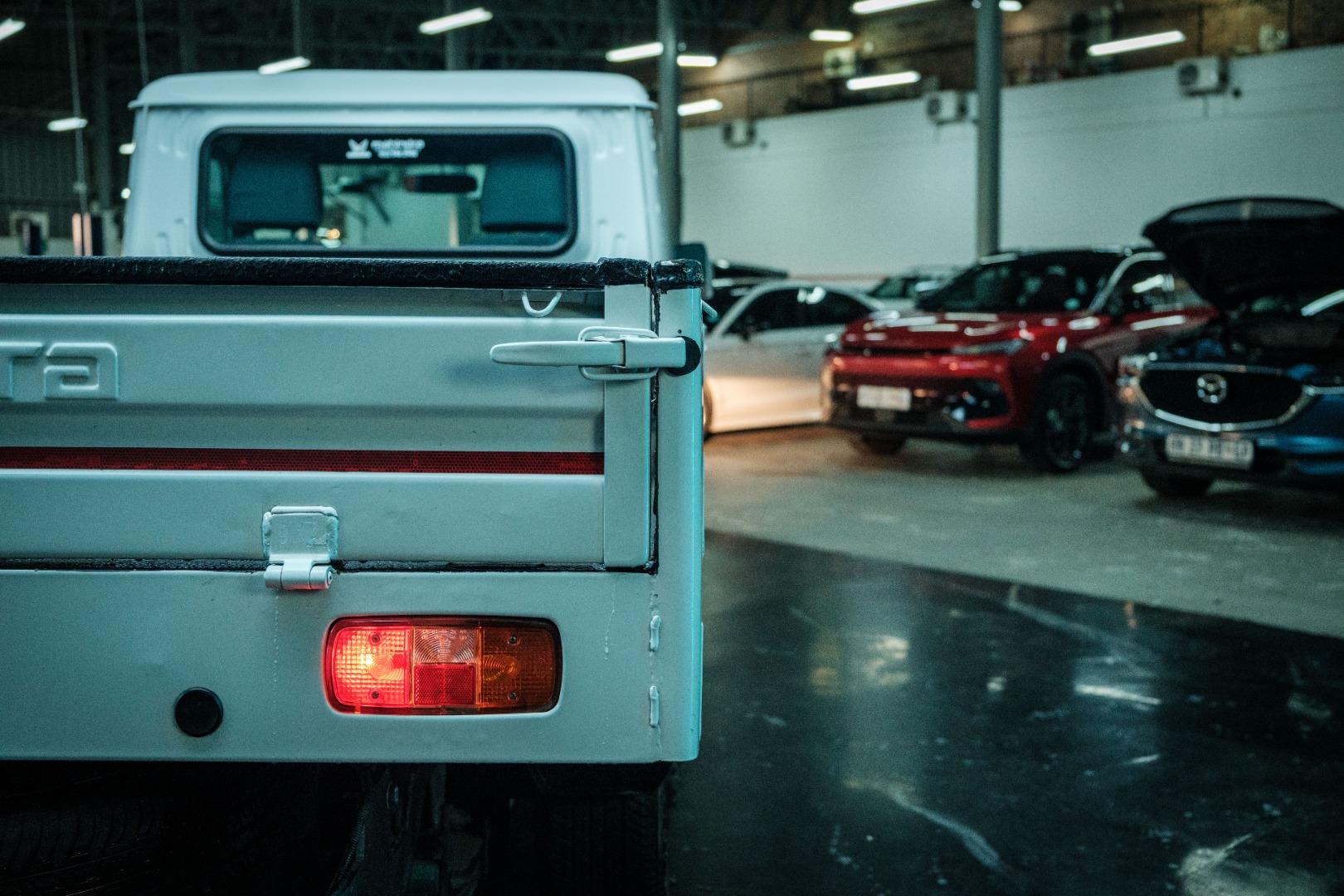 Mahindra Bolero 2.5Di Maxitruck Plus Mad Cars