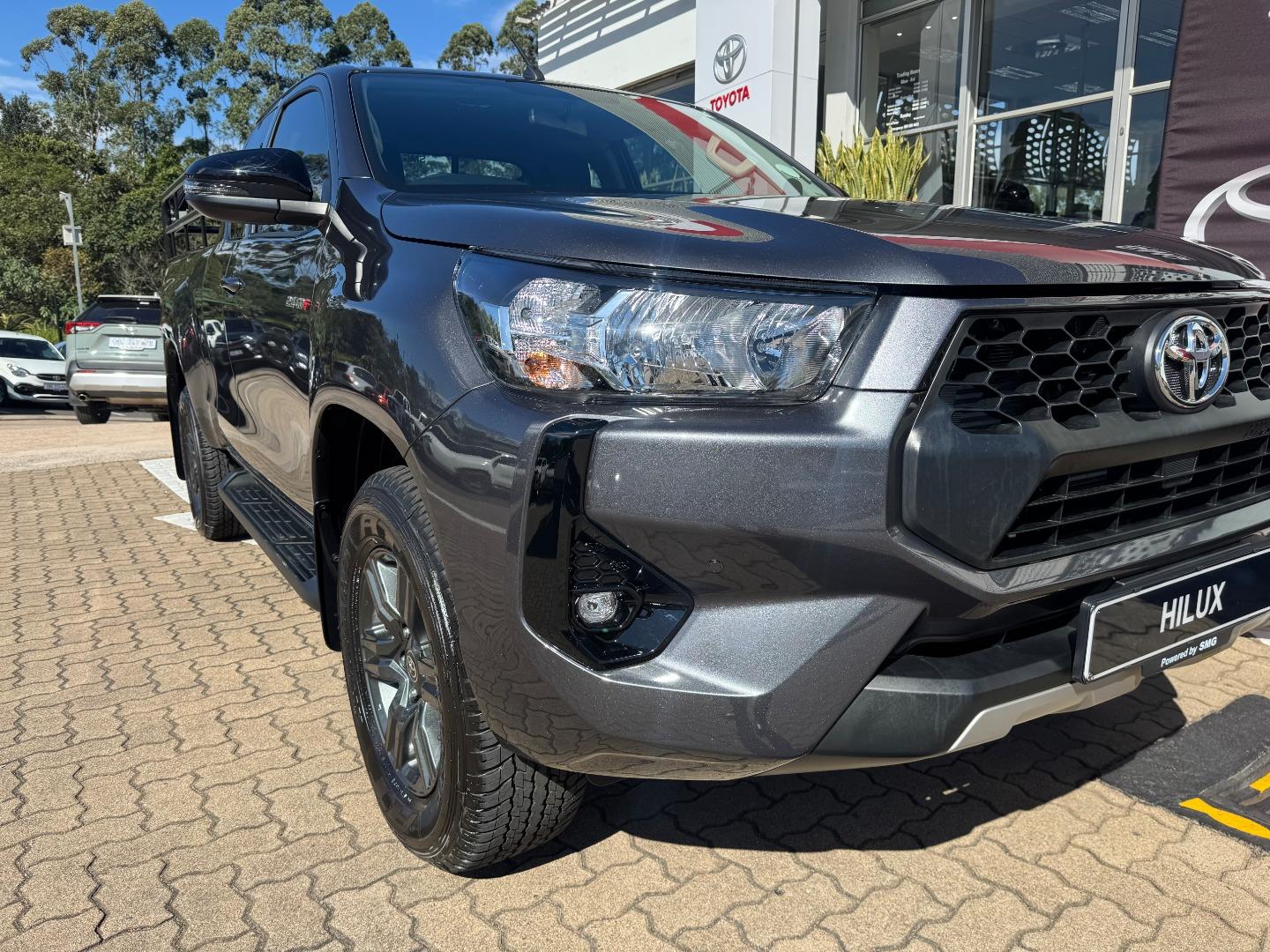 Toyota Hilux 2.4GD-6 Xtra Cab Raider Manual SMG Toyota Hillcrest New