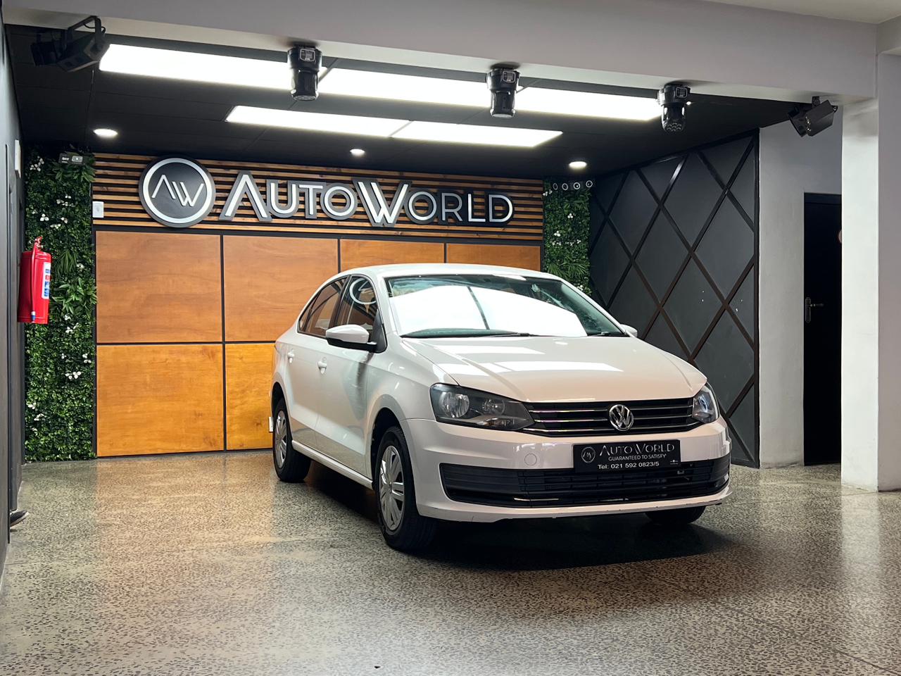 Volkswagen Polo Sedan 1.4 Trendline Autoworld Exotic