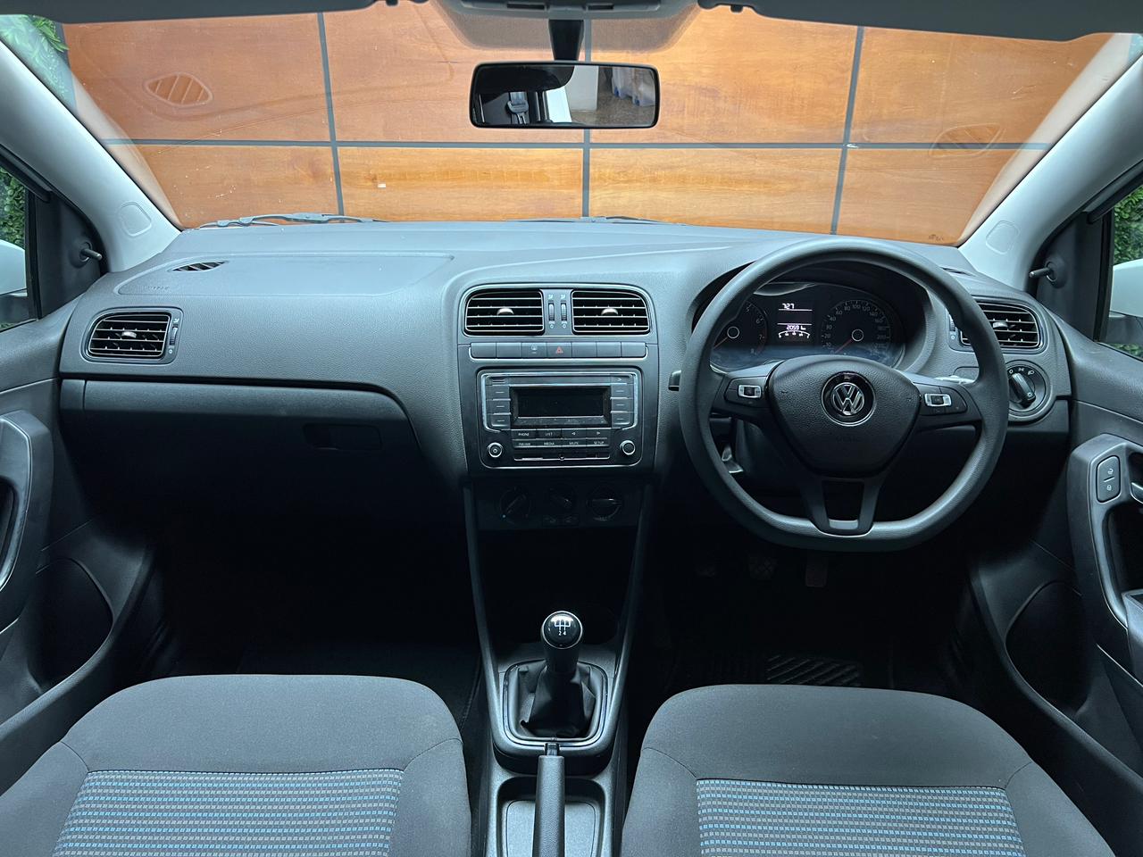 Volkswagen Polo Sedan 1.4 Trendline Autoworld Exotic