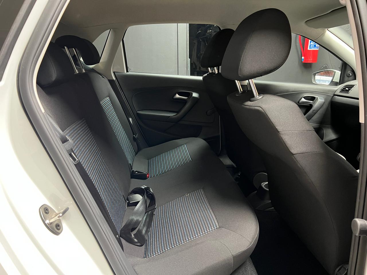 Volkswagen Polo Sedan 1.4 Trendline Autoworld Exotic