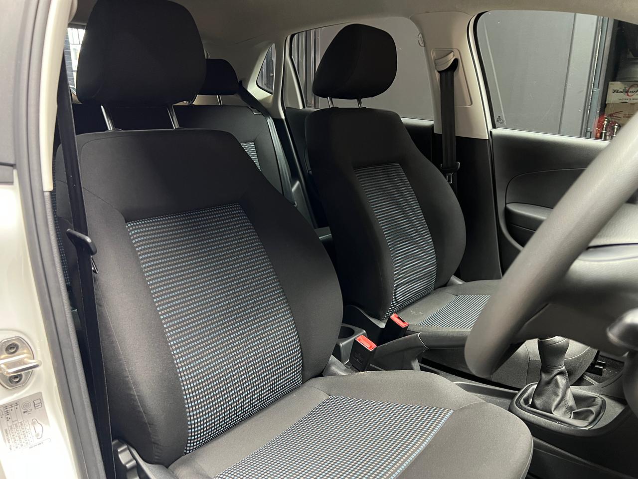 Volkswagen Polo Sedan 1.4 Trendline Autoworld Exotic