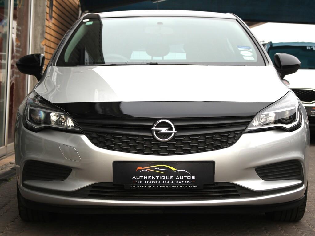 Opel Astra Hatch 1.0T Essentia Authentique Autos