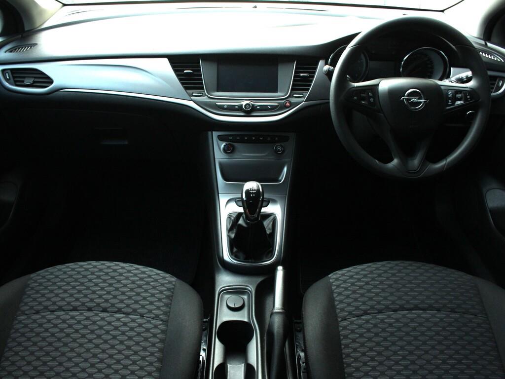Opel Astra Hatch 1.0T Essentia Authentique Autos
