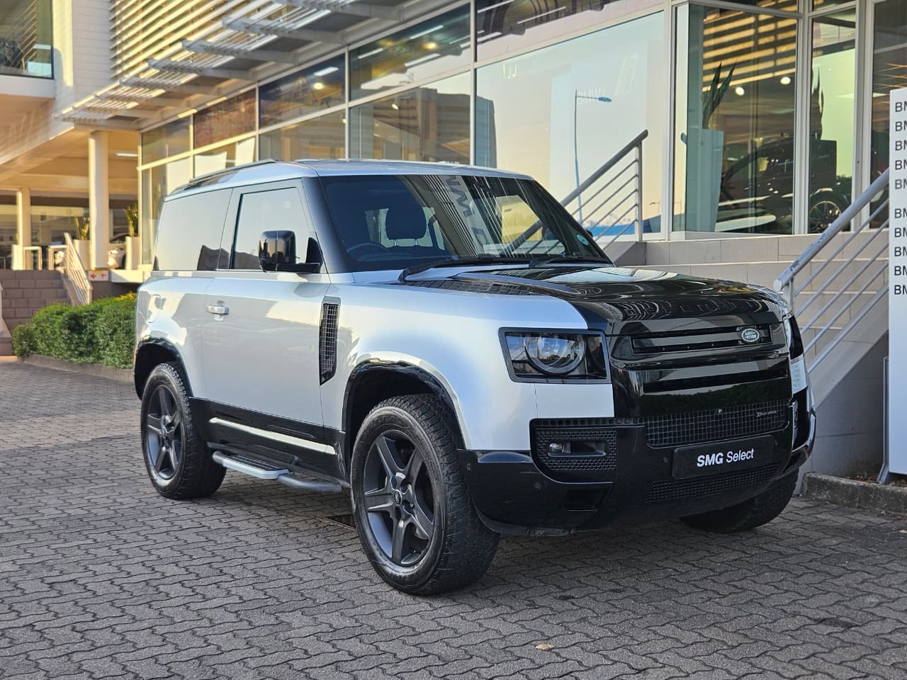 2023 Land Rover Defender 90 D300 X-Dynamic SE