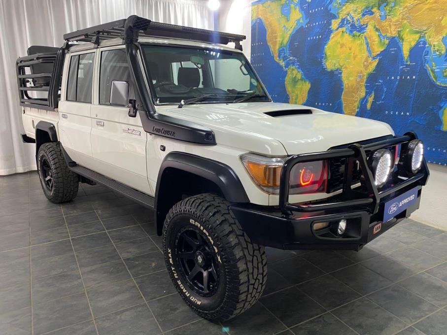 クロソヨゴ　330 Toyota Land Cruiser 79 4.5D-4D LX V8 Double Cab for sale in
