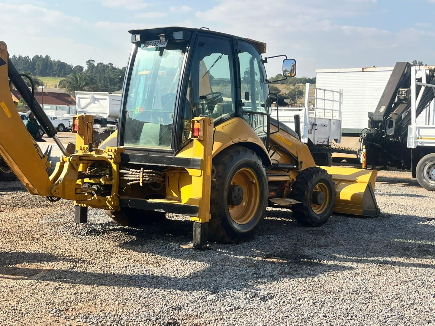 CAT 422E Auction Operation